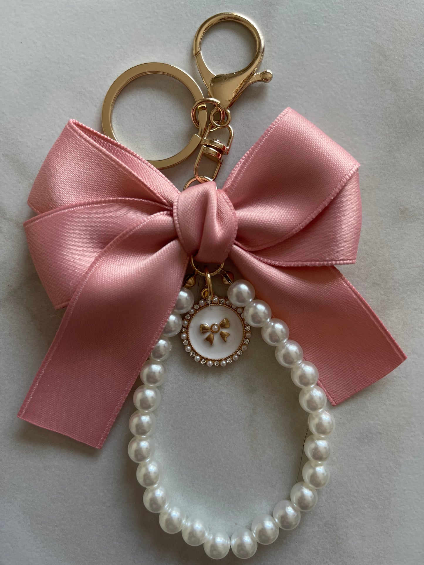 Bow Vibes - Pearl Wristlet