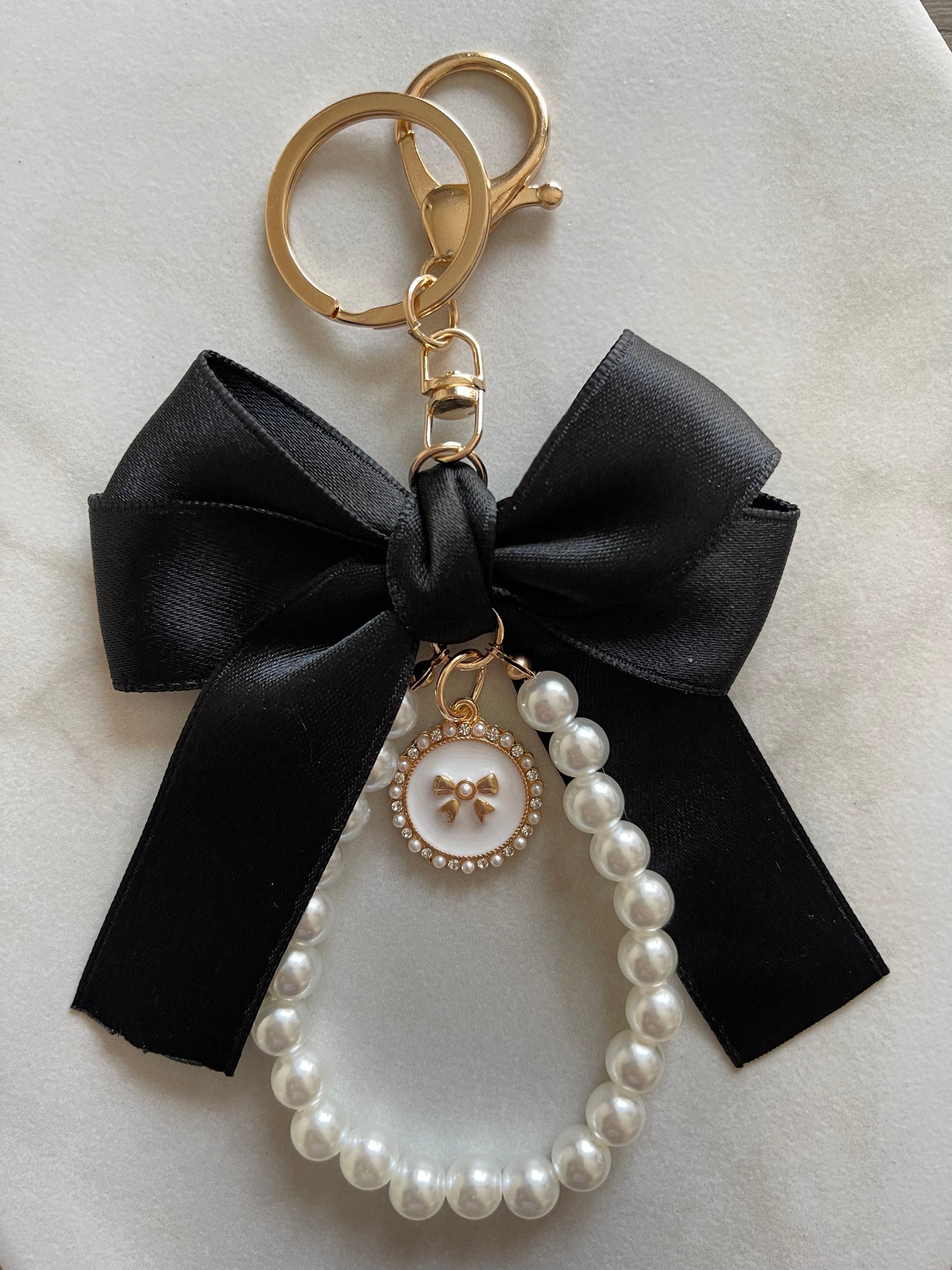 Bow Vibes - Pearl Wristlet
